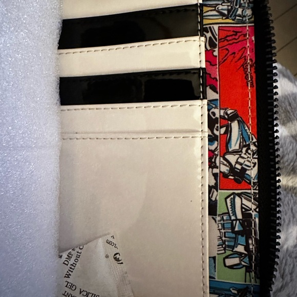 Loungefly Licensed Disney Star Wars Stormtrooper Lenticular Zip-Around Wallet - Picture 8 of 10